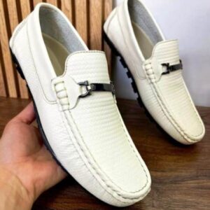 Mocasines para caballero base cuero sintético blanco repujado